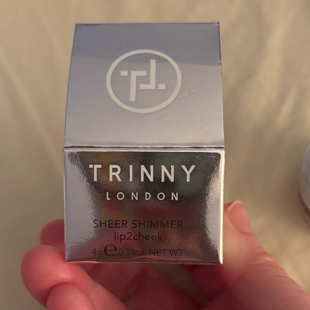 Trinny London Sheer Shimmer Lip2Cheek - Violine - Picture 3 of 9
